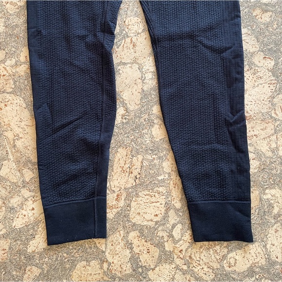 Lululemon Engineered Warmth Jogger size 4 Black - Picture 3 of 9
